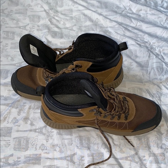 Brown and Black Rugged Outdoor Boots with Reinforced Toe - Picture 9 of 10
